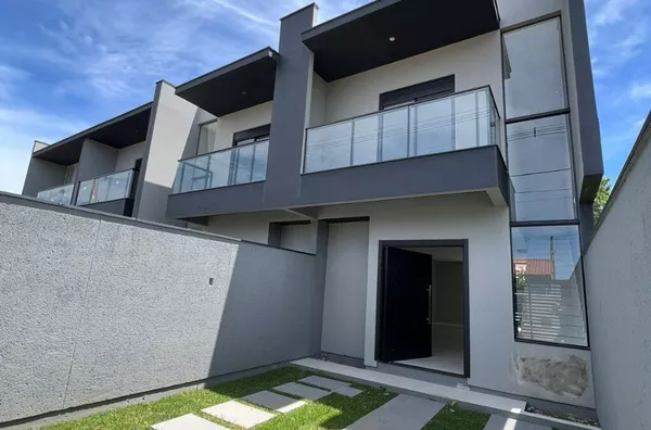Lindo Sobrado de 3 quartos sendo 1 suíte e 2 demi suíte Sertão do Maruim - São José.