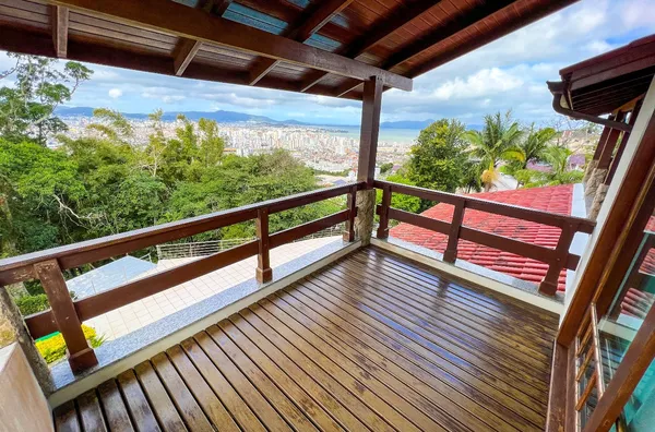 CASA COM 5 DORMITÓRIOS NO MELHOR CONDOMÍNIO DE SÃO JOSÉ