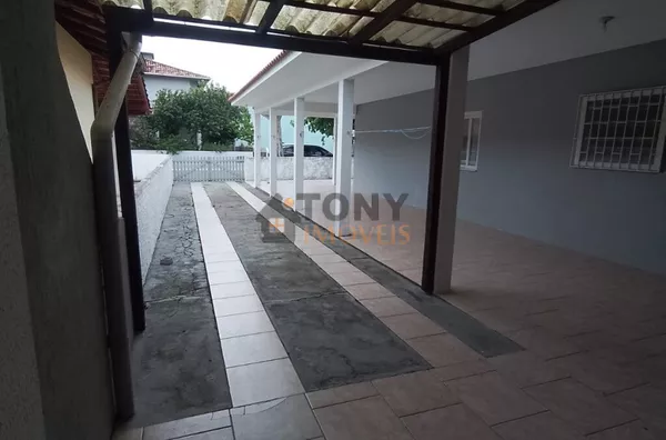 CASA COM 4 QUARTOS PERTO DA PRAIA DE FORA