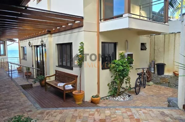 Casa exclusiva pé na areia com 3 suítes e com piscina de frente para o mar localizada em São Miguel - Biguaçú - SC