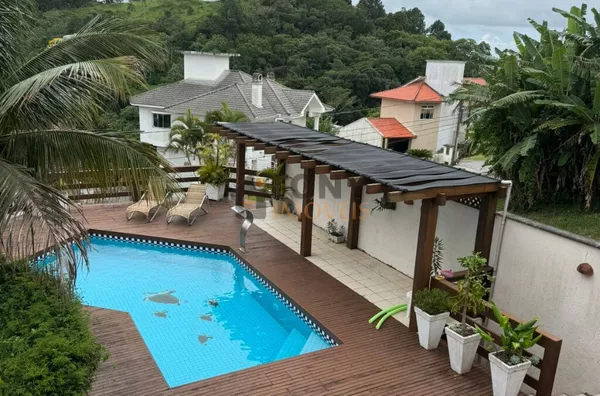 CASA INCRIVEL COM 3 QUARTOS NO BOSQUE DAS MANSOES 