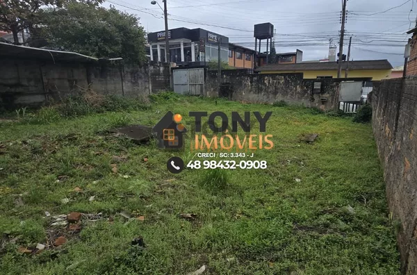 Terreno muito bem localizado próximo av. Leoberto Leal - São José - SC