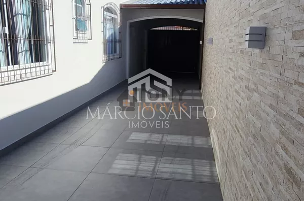 Linda casa de 3 quartos sendo 2 suítes localizada no Loteamento Vila Dourada no bairro Bela Vista - São José.