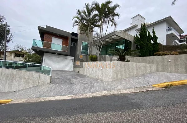 EXCELENTE CASA NO BOSQUE DAS MANSÕES