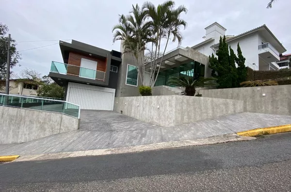 EXCELENTE CASA NO BOSQUE DAS MANSÕES