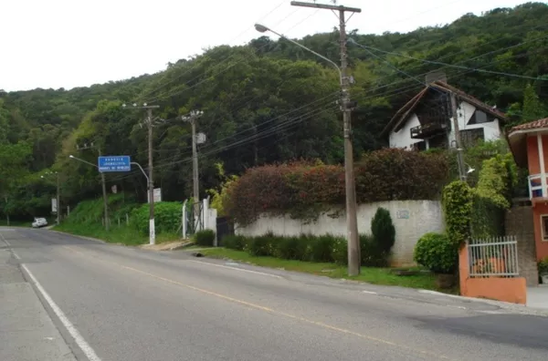 TERRENO COM 31.000M² LAGOA DA CONCEIÇÃO/ PRAIA MOLE 