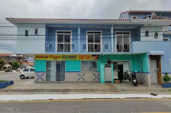 AMPLA CASA COM 3 DORMITÓRIOS + LOJA TERREA  