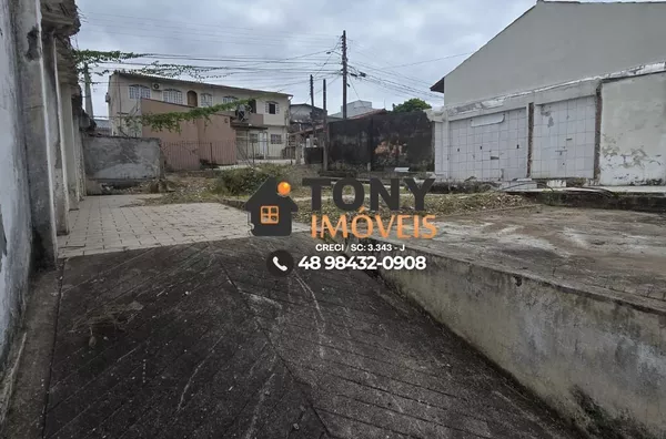 Terreno de 216m2  muito bem localizado no bairro Jardim Cidade - São José.