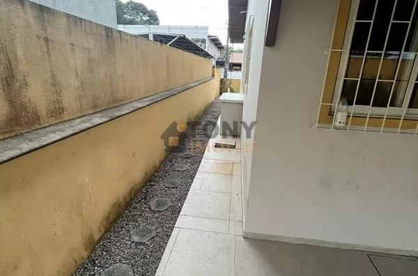 CASA COM 2 DORMITÓRIOS - VAGA PARA 3 CARROS - Foto 7