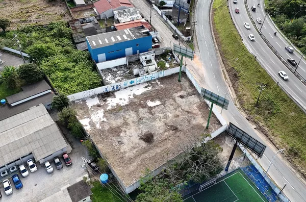 TERRENO NA MARGINAL DA BR-101 EM SAO JOSE PERTO DO SHOPPING