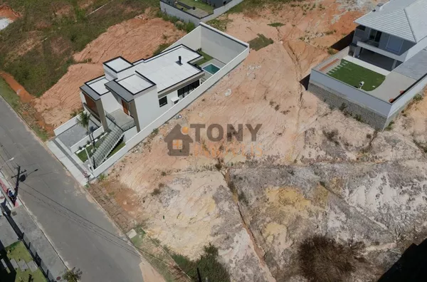 TERRENO EM CONDOMINIO FECHADO