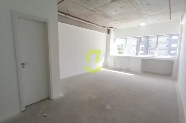 Ótima sala comercial, dividida em 5 salas separada e 5 vagas!