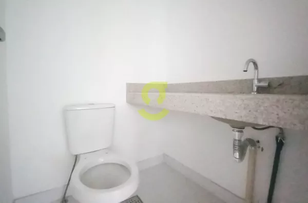 Sala comercial reformada, em ótima localização!