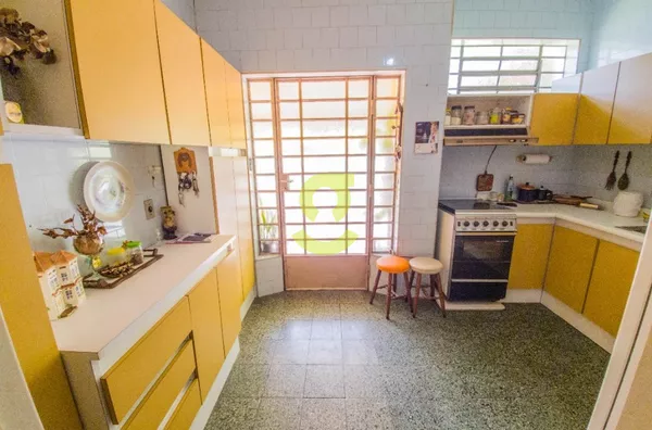 Casa residencial, 198m, 3 dorm, 2 banheiros, churrasqueira, 4 vagas!