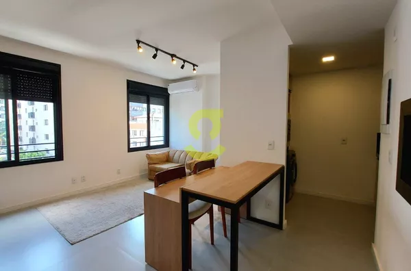 Studio de 43m² no NY205, mobiliado, churrasqueira, cozinha completa, lava e seca, ar condicionado, vaga, infra completa, Auxiliadora, Porto Alegre.