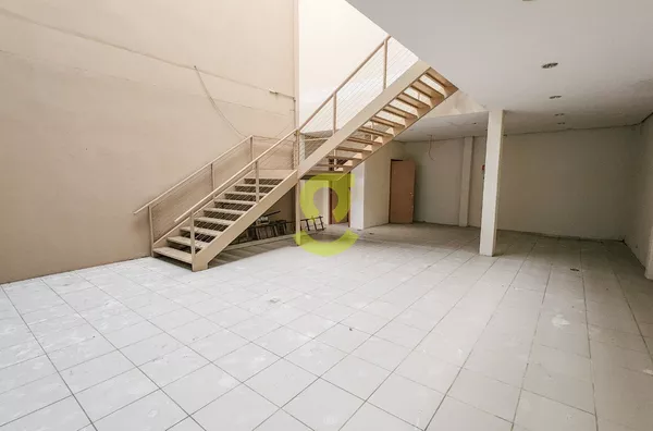 Ótima loja comercial, 550m c/ mezanino e 3 vagas!