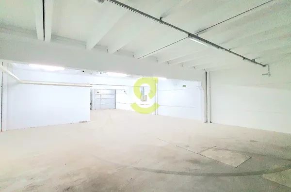 Lindo Prédio Comercial Para Locação, 900m² totais e 634m², Privativo. 11 vagas