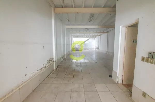 Prédio comercial, 4 andares, 320m, em ótima localização!