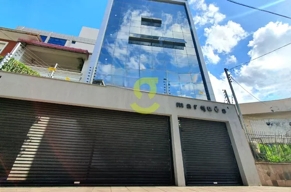 Prédio comercial de 1.400m², 12 vagas, no bairro Moinhos e Vento.