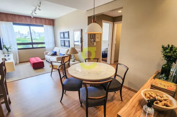 Ótimo apto TOTALMENTE MOBILIADO E DECORADO, 68m priv, churrasqueira, 2 dorm, suite e vaga coberta!