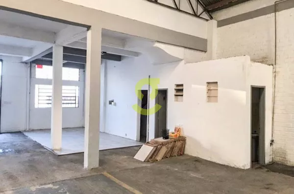 Pavilhão reformado, 3 salas, 350m2