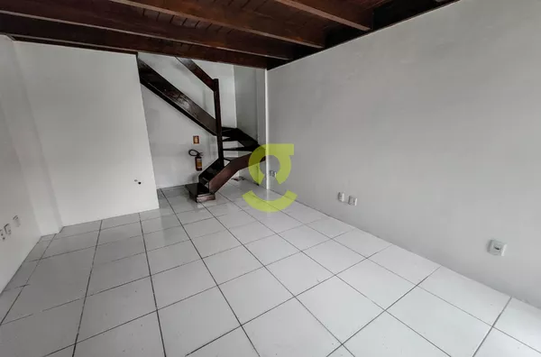 Loja comercial c/ mezanino, lavabo, frente positiva, 8 vagas rotativas!