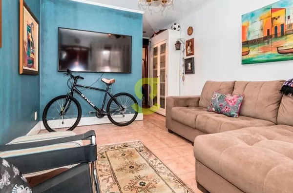 Ótimo sobrado em condominio, 180m privativos, 3 pavimentos, 3 dorm, 2 vagas!