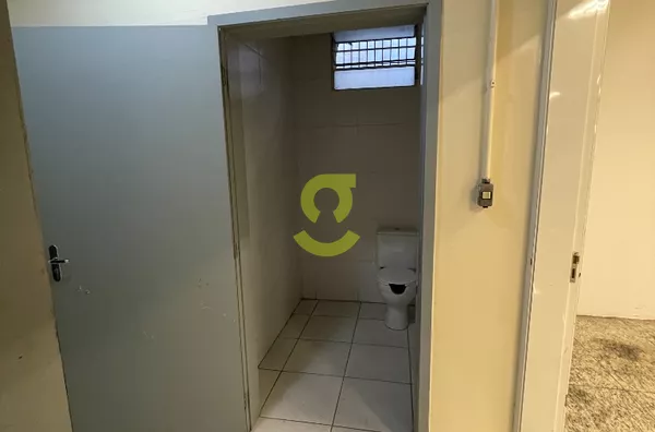 Ótima loja comercial, ponto espetacular reformada!