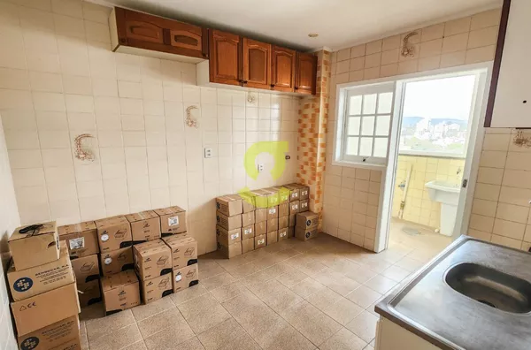 Ótima cobertura TODA reformada, andar alto, vista espetacular para o bairro, 2 dormitorios, 1 vaga