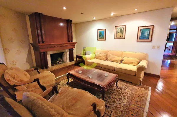 APTO CLASSICO 300M. 3 DOR. 5 BANH. DEPENDENCIA