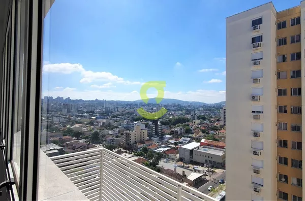 SALA COMERCIAL REFORMADA EM AVENIDA MOVIMENTADA