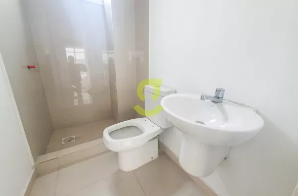 Sala comercial nova, 100m2 privativos + TERRAÇO, 2 banheiros, 2 vagas!