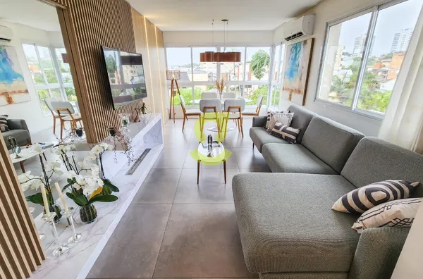 Ótimo apto TODO reformado, semi mobiliado, 74m priv, 2 dorm, suite e vaga coberta.