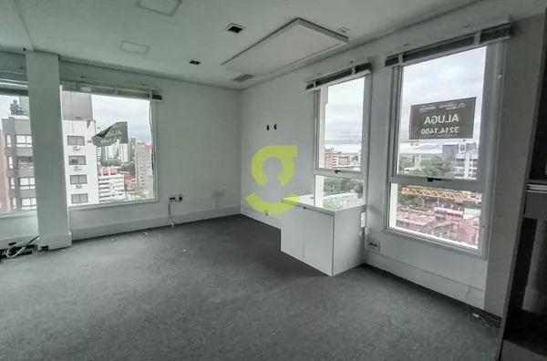 Sala comercial, 53m privativos, 2 salas e 1 vaga!