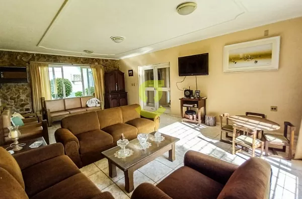 Casa 254m priv, 4 dorm, suite, churrasqueira, 3 vagas!