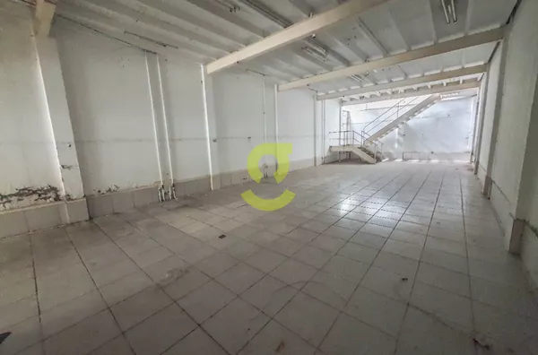 Prédio comercial, 4 andares, 320m, em ótima localização!