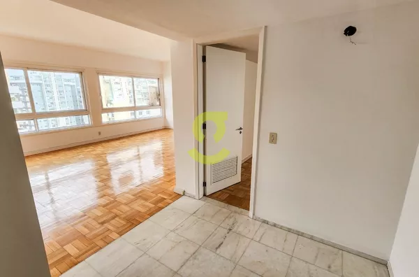 Ótimo apto reformado, andar alto,  lavabo, semi mobiliado, 167m, 3 dorm, suite, depend e vaga coberta!