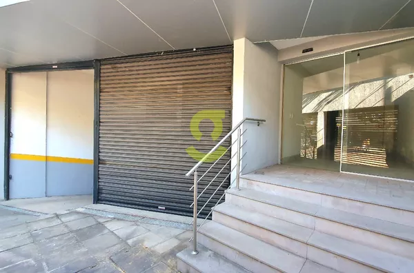 Prédio comercial de 1.400m², 12 vagas, no bairro Moinhos e Vento.