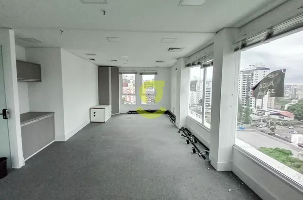 Sala comercial, 53m privativos, 2 salas e 1 vaga!