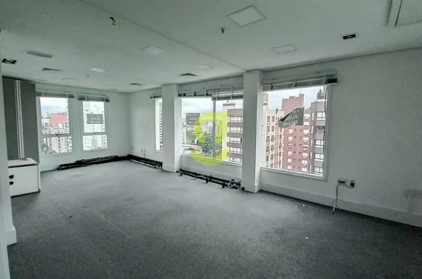 Sala comercial, 53m privativos, 2 salas e 1 vaga!