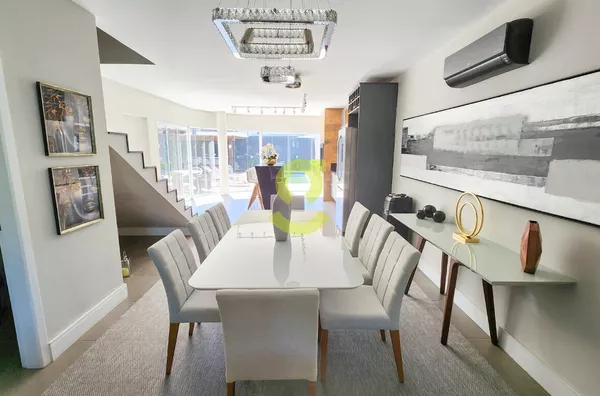 Casa capa de revista, 3 dormitórios, 3 banheiros, 2 suítes, piscina, churrasqueira, MOBILIADA