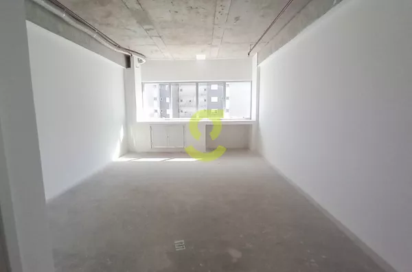 Ótima sala comercial, dividida em 5 salas separada e 5 vagas!