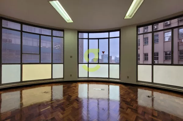 Ampla sala comercial, 1.073,49m² priv,