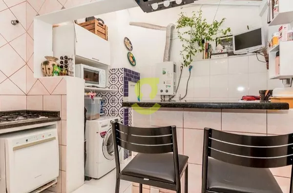 Ótimo sobrado em condominio, 180m privativos, 3 pavimentos, 3 dorm, 2 vagas!