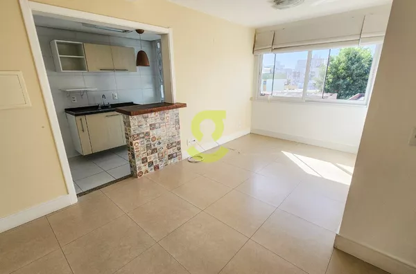 Excelente apto em andar alto, semi mobiliado, churrasqueira,  2 dorm, suite, vaga coberta e infra!