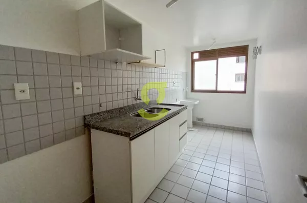 Apto reformado, andar alto, sacada,2 dorm, vaga e infra!