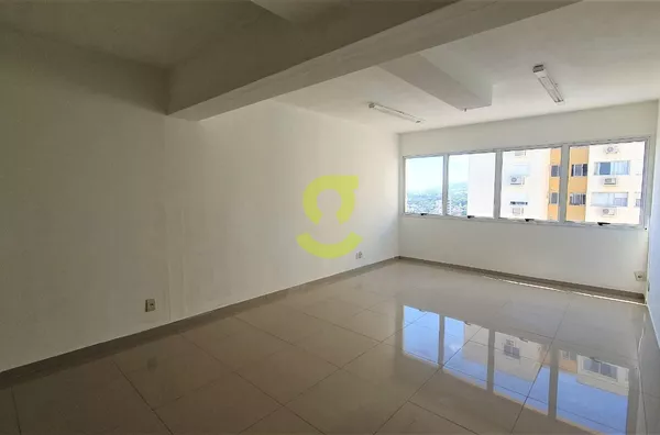 SALA COMERCIAL REFORMADA EM AVENIDA MOVIMENTADA