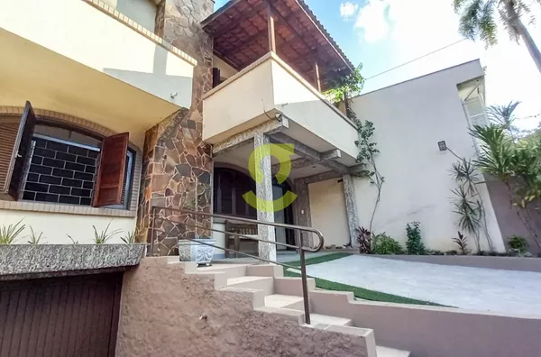 Casa mobiliada, 287m, 4 dorm, churrasqueira e 5 vagas!