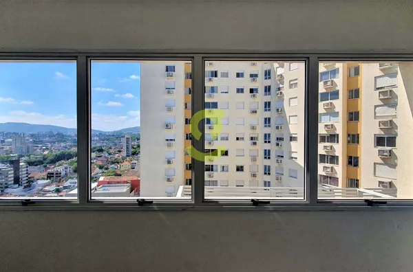 SALA COMERCIAL REFORMADA EM AVENIDA MOVIMENTADA