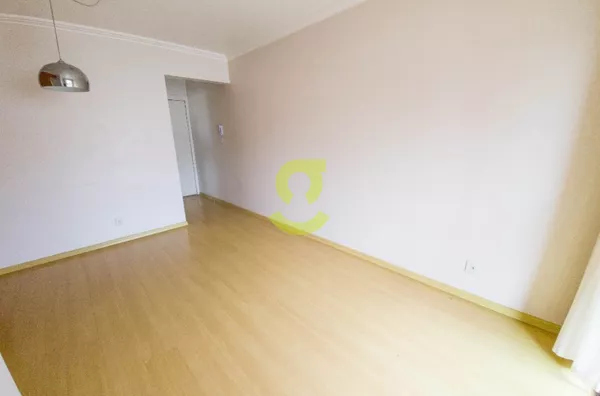 Apto reformado, andar alto, sacada,2 dorm, vaga e infra!